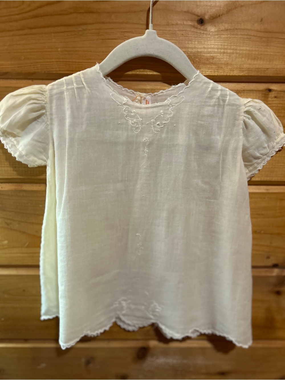 Vintage white butterfly embroidery top/blouse 🦋